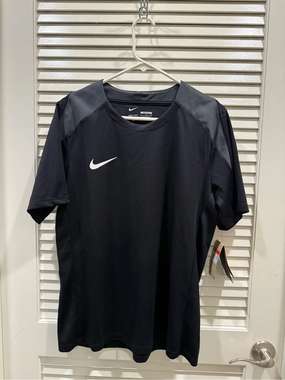 Nike Black Short-Sleeve Athletic Tee with Contrast Shoulder Panels